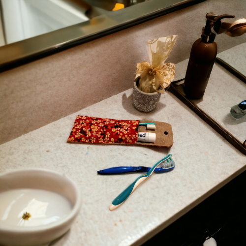 Étuis à brosse à dents tissus enduit intérieur ou et extérieur en fonction du produit.
Sur demande