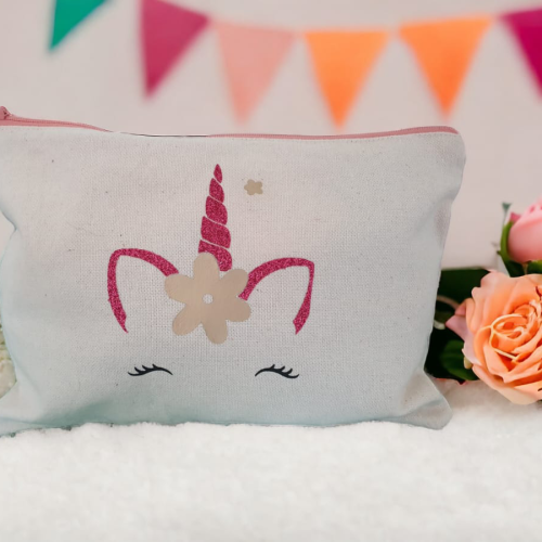 Trousse plate Trousse plate personnalisable pour vos enfants. 15€